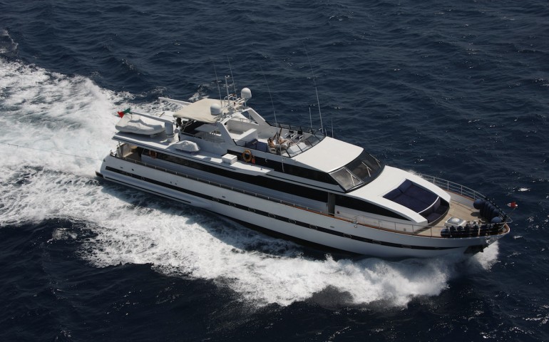 5e12f5bdf6db82bf7d208e3a75a0cc5f_versilcraft-100-queen-south-motor-yacht-luxury-35-people-for-charter-easyboats-mallorca-exterior-770-480-c
